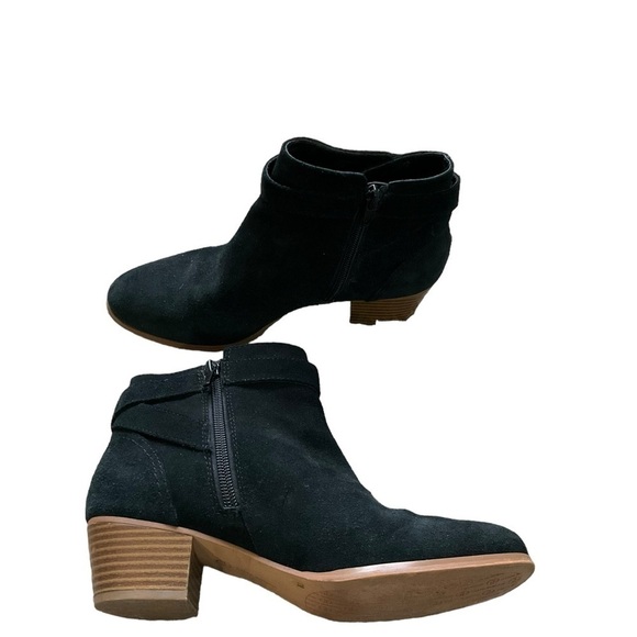 Gianni Bini Black Suede Heeled Booties Size - Picture 2 of 7